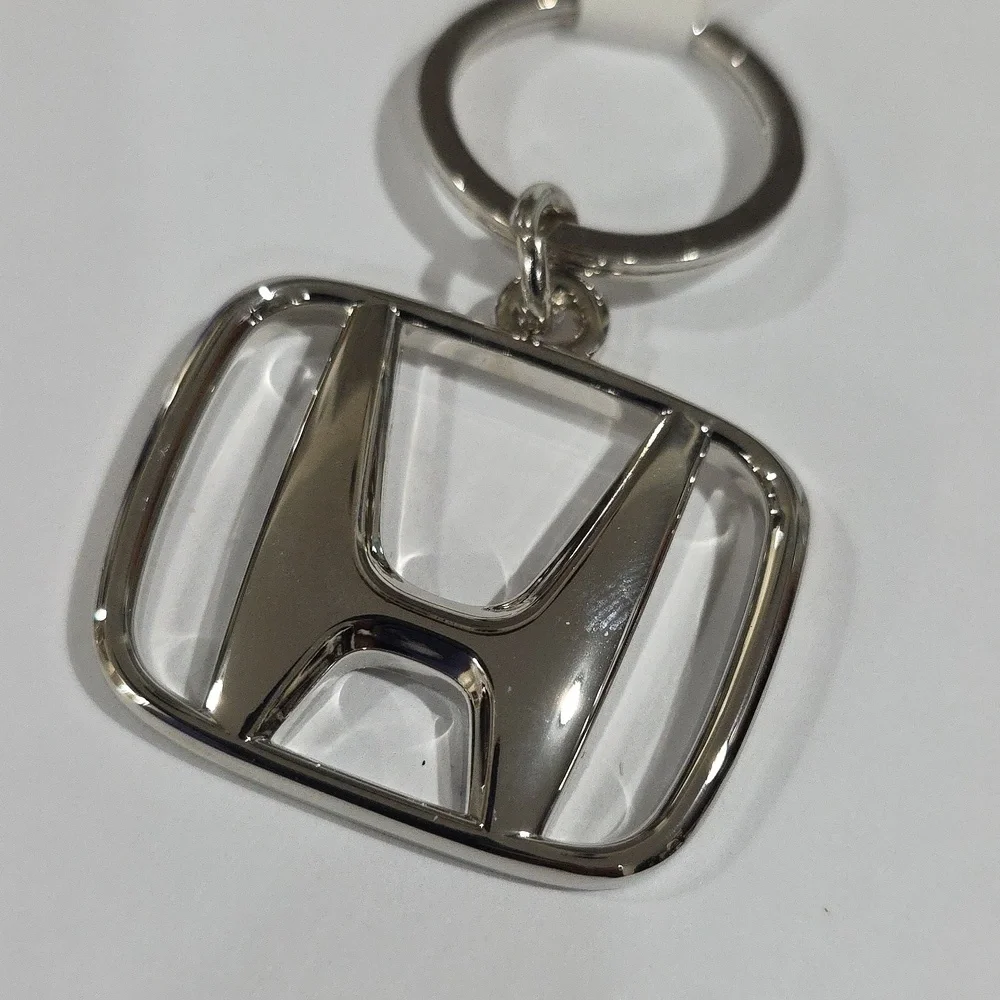 Honda Silver-Tone Keychain – Car Logo Accessory for Men & Women - Unisex